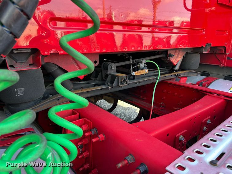 image for item DQ2230 2019 Volvo VN Series  semi truck