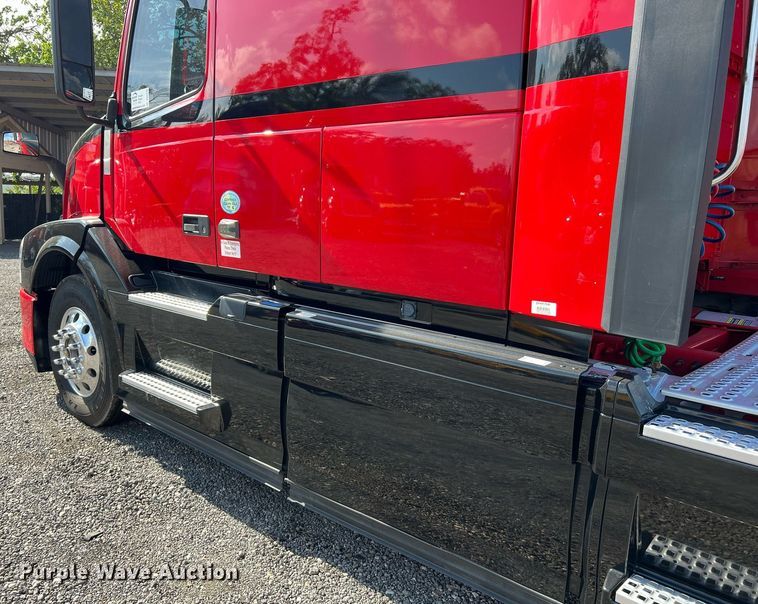 image for item DQ2230 2019 Volvo VN Series  semi truck