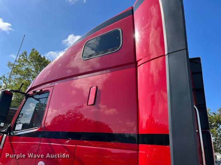 image for item DQ2230 2019 Volvo VN Series  semi truck