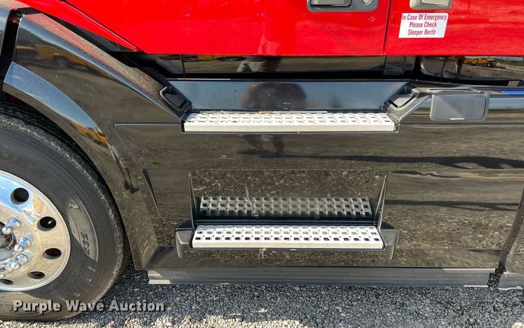 image for item DQ2230 2019 Volvo VN Series  semi truck