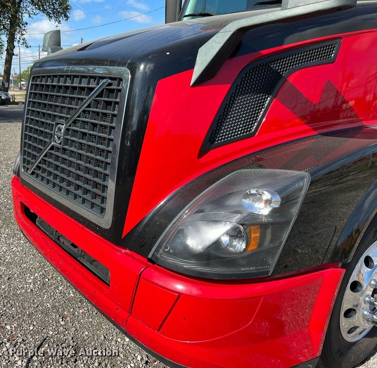 image for item DQ2230 2019 Volvo VN Series  semi truck