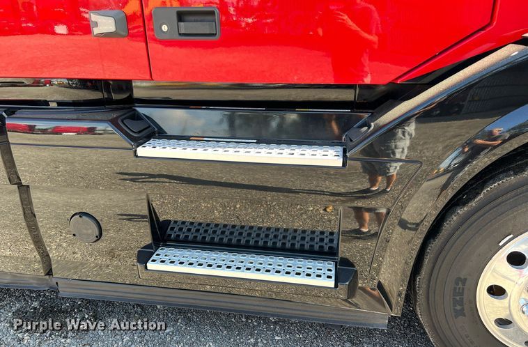 image for item DQ2230 2019 Volvo VN Series  semi truck