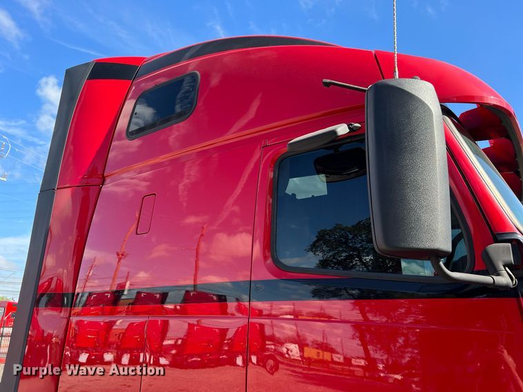 image for item DQ2230 2019 Volvo VN Series  semi truck