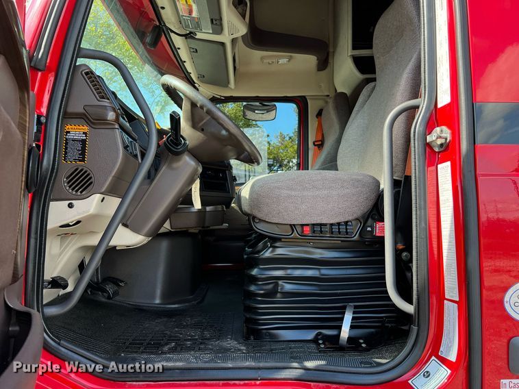 image for item DQ2230 2019 Volvo VN Series  semi truck