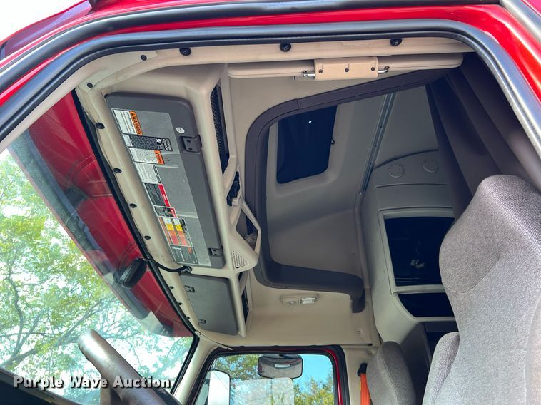 image for item DQ2230 2019 Volvo VN Series  semi truck