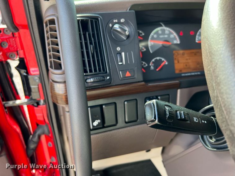 image for item DQ2230 2019 Volvo VN Series  semi truck