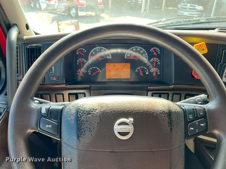 image for item DQ2230 2019 Volvo VN Series  semi truck