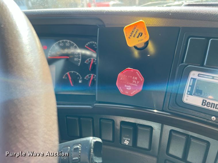 image for item DQ2230 2019 Volvo VN Series  semi truck