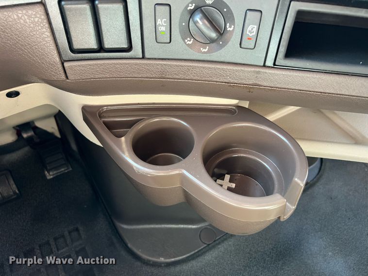 image for item DQ2230 2019 Volvo VN Series  semi truck