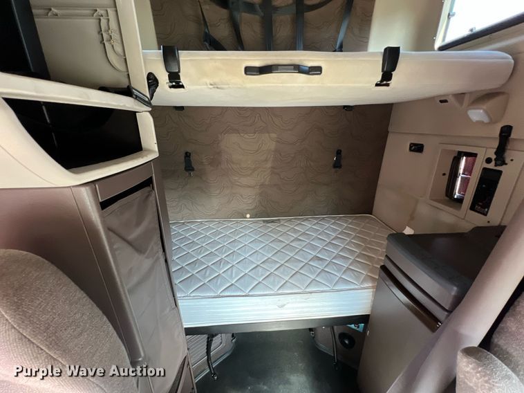 image for item DQ2230 2019 Volvo VN Series  semi truck