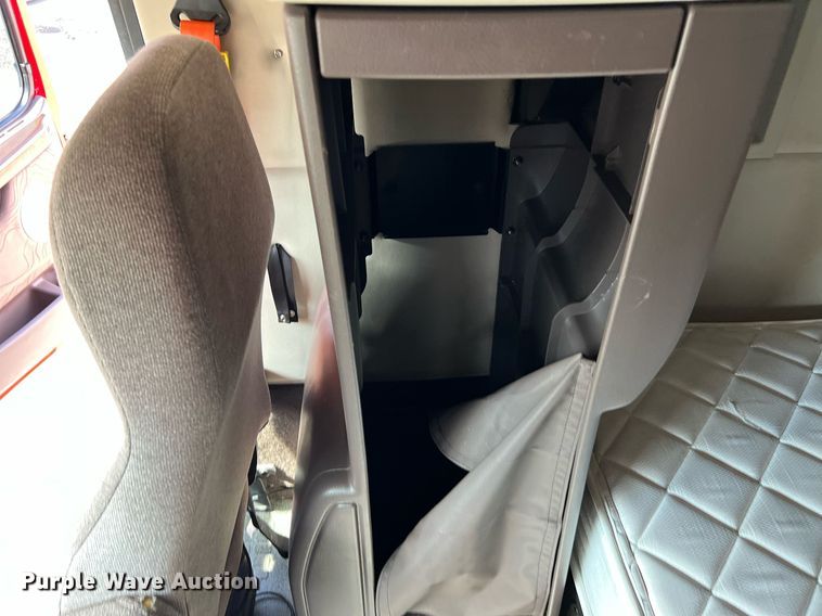 image for item DQ2230 2019 Volvo VN Series  semi truck