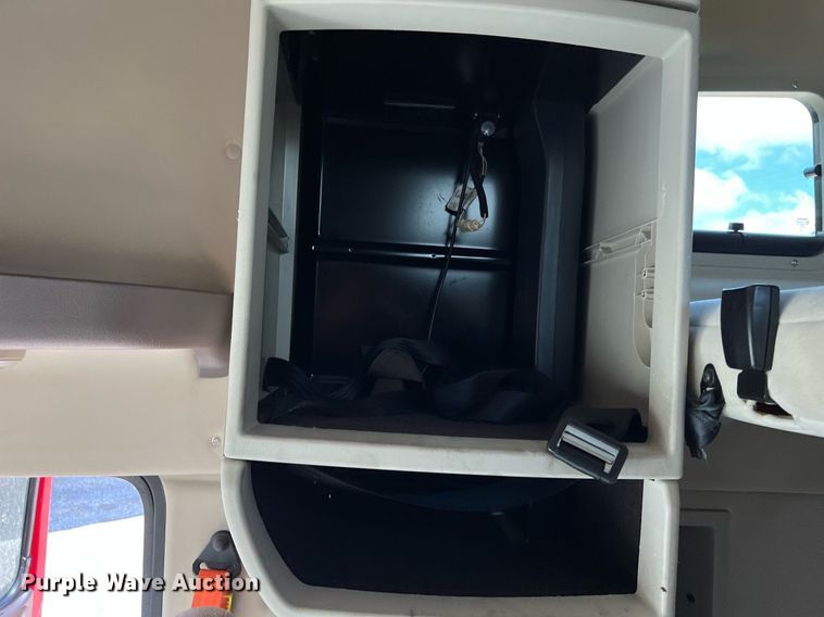 image for item DQ2230 2019 Volvo VN Series  semi truck