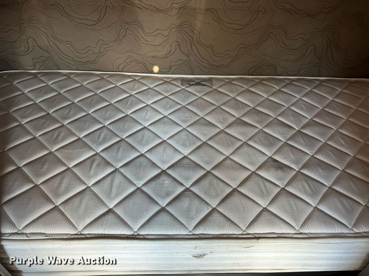 image for item DQ2230 2019 Volvo VN Series  semi truck