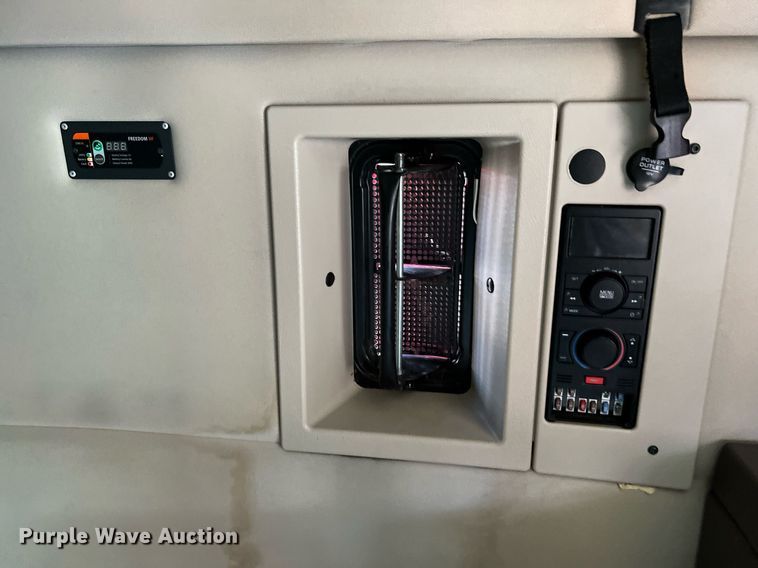 image for item DQ2230 2019 Volvo VN Series  semi truck