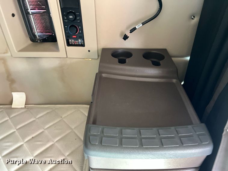 image for item DQ2230 2019 Volvo VN Series  semi truck