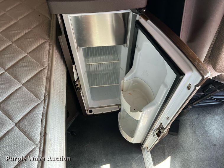 image for item DQ2230 2019 Volvo VN Series  semi truck