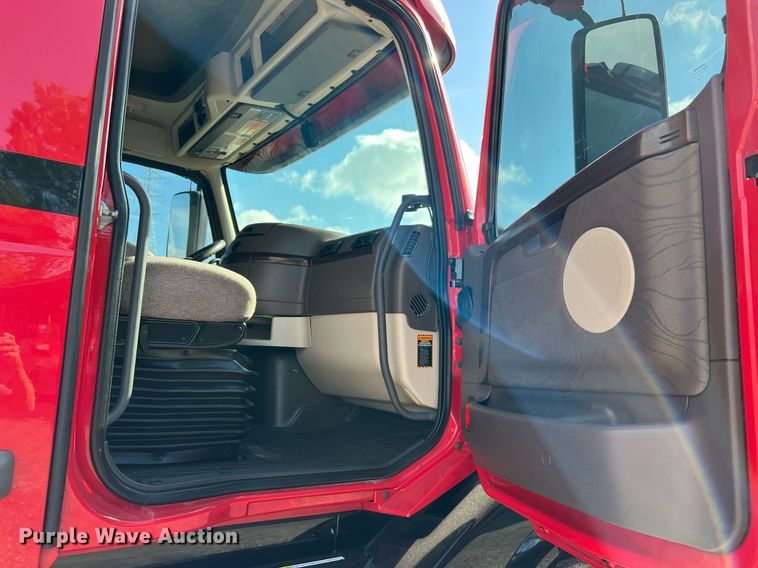 image for item DQ2230 2019 Volvo VN Series  semi truck