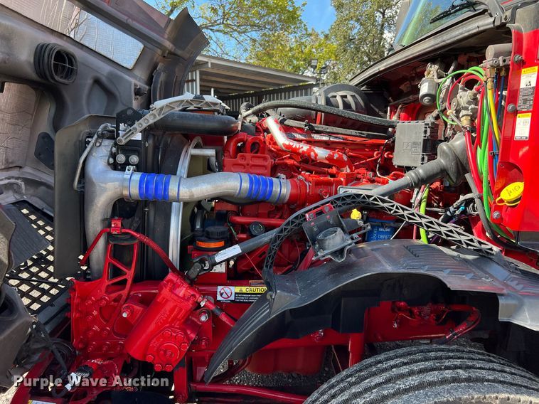 image for item DQ2230 2019 Volvo VN Series  semi truck