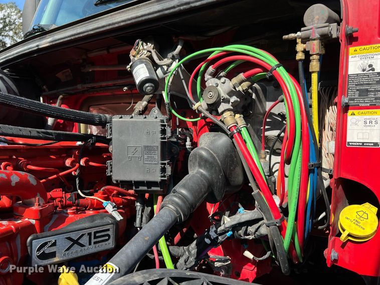 image for item DQ2230 2019 Volvo VN Series  semi truck