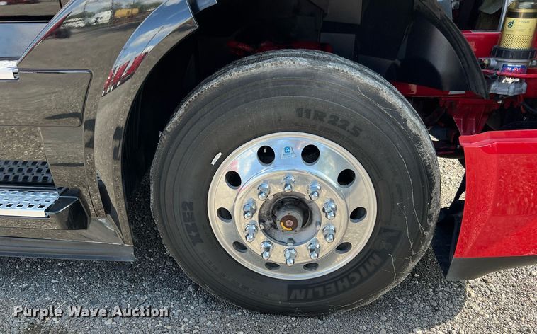 image for item DQ2230 2019 Volvo VN Series  semi truck