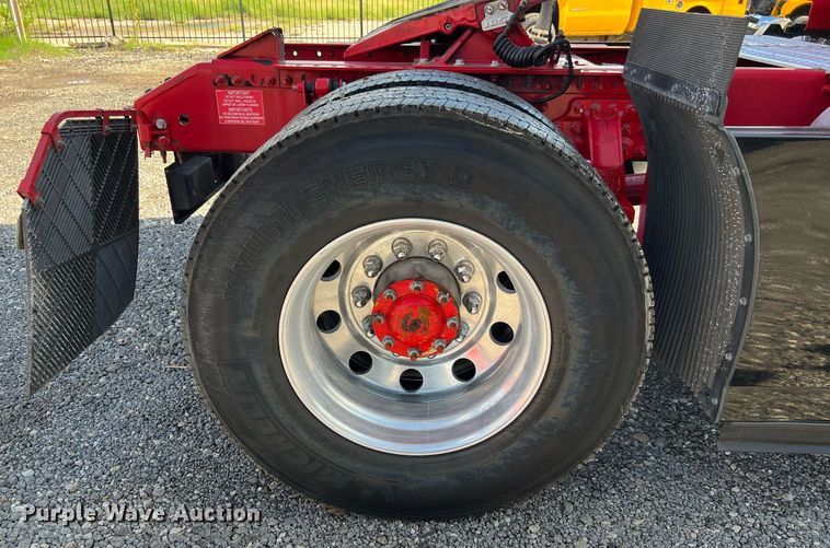 image for item DQ2230 2019 Volvo VN Series  semi truck