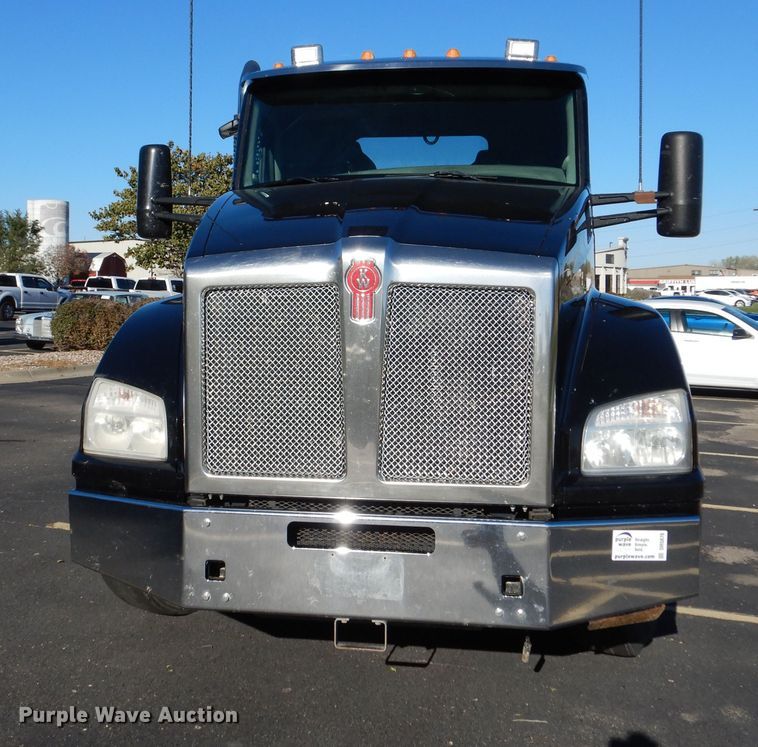 image for item DR5876 2016 Kenworth T880  semi truck