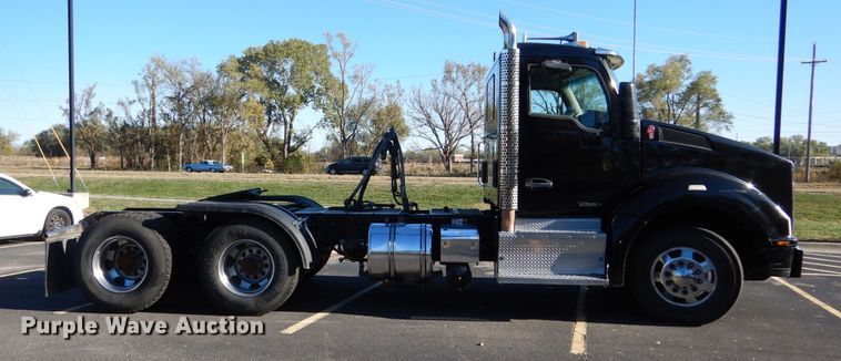 image for item DR5876 2016 Kenworth T880  semi truck