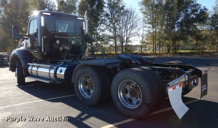 image for item DR5876 2016 Kenworth T880  semi truck