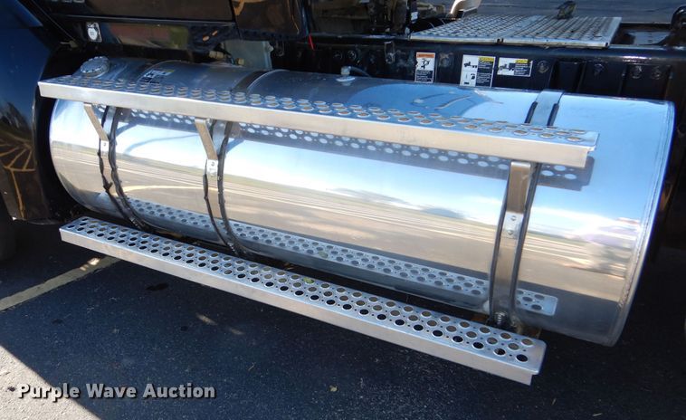 image for item DR5876 2016 Kenworth T880  semi truck