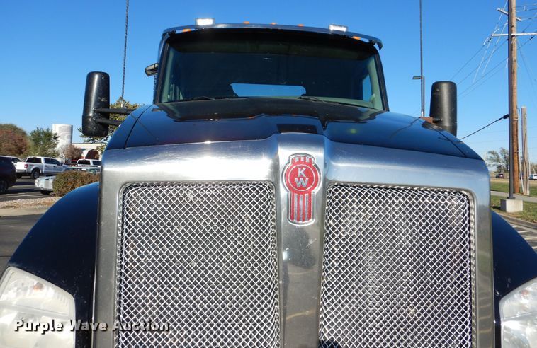 image for item DR5876 2016 Kenworth T880  semi truck