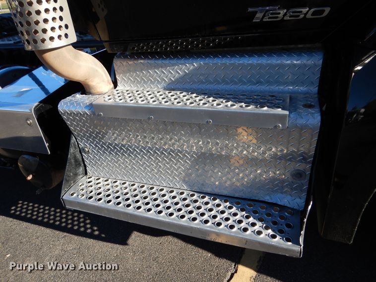 image for item DR5876 2016 Kenworth T880  semi truck