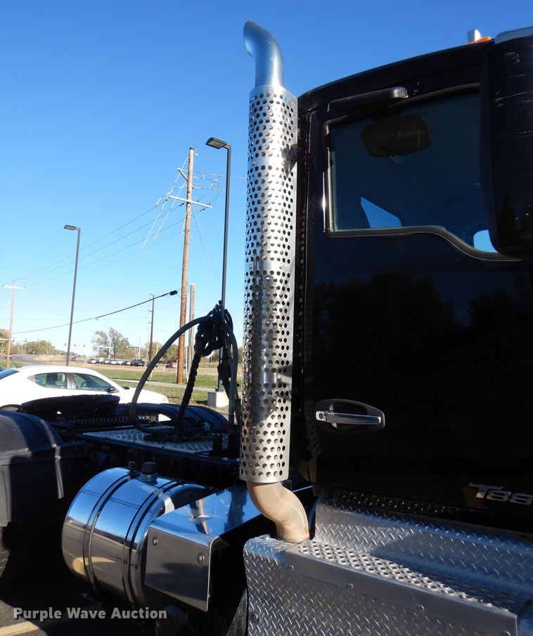 image for item DR5876 2016 Kenworth T880  semi truck