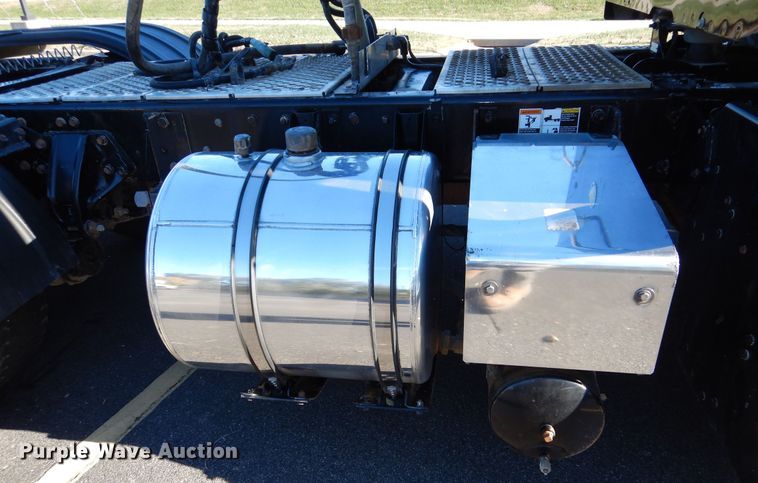 image for item DR5876 2016 Kenworth T880  semi truck