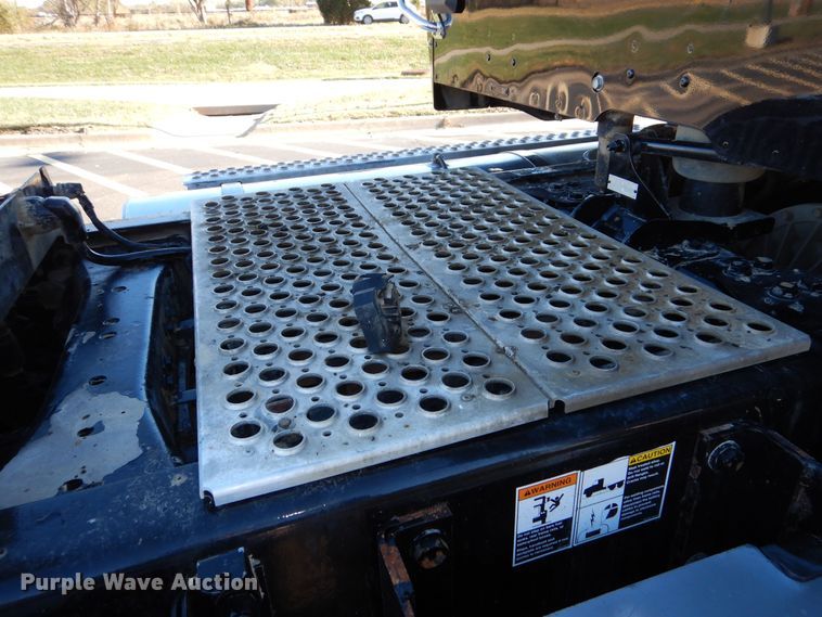 image for item DR5876 2016 Kenworth T880  semi truck