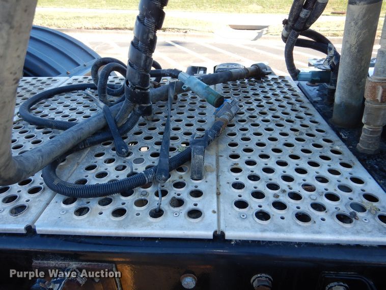 image for item DR5876 2016 Kenworth T880  semi truck