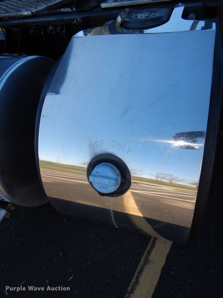 image for item DR5876 2016 Kenworth T880  semi truck