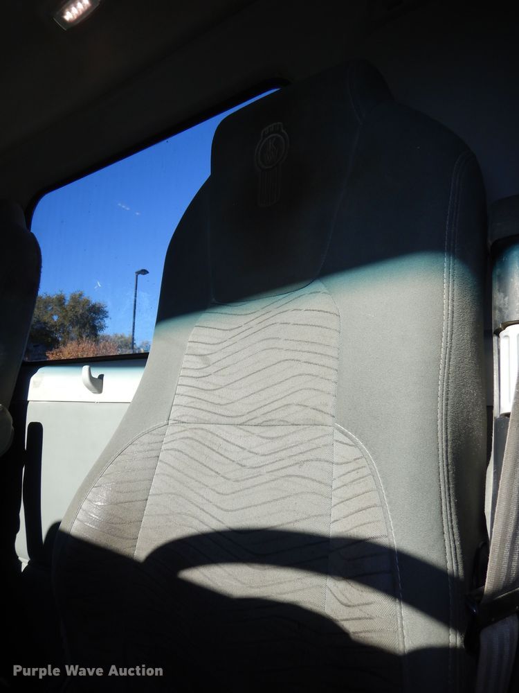 image for item DR5876 2016 Kenworth T880  semi truck