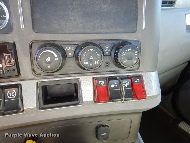image for item DR5876 2016 Kenworth T880  semi truck