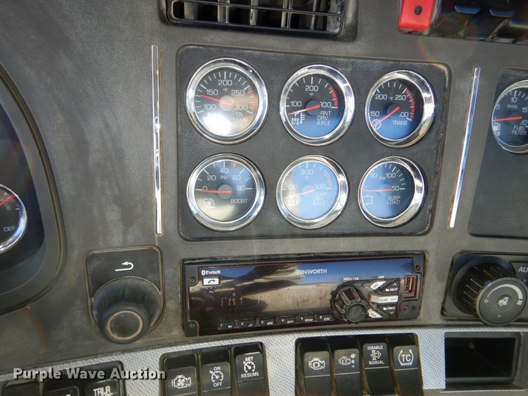 image for item DR5876 2016 Kenworth T880  semi truck