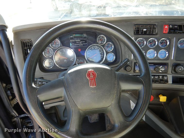 image for item DR5876 2016 Kenworth T880  semi truck