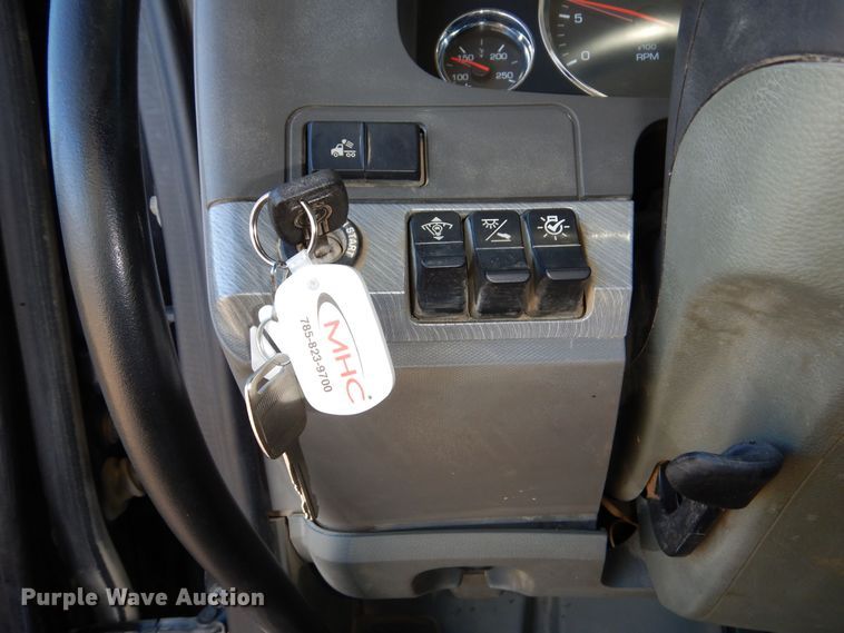 image for item DR5876 2016 Kenworth T880  semi truck