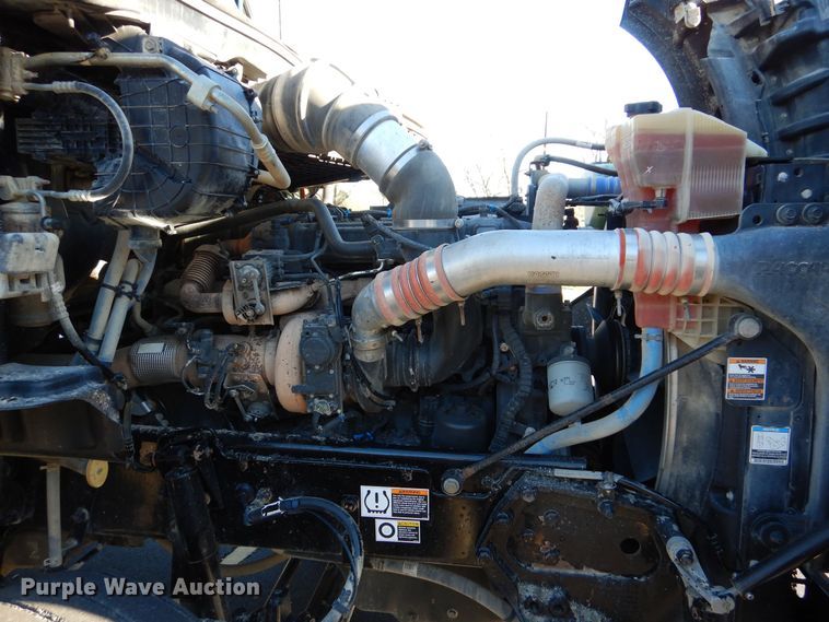 image for item DR5876 2016 Kenworth T880  semi truck