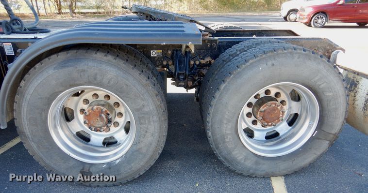 image for item DR5876 2016 Kenworth T880  semi truck