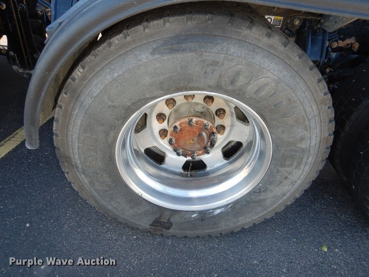 image for item DR5876 2016 Kenworth T880  semi truck