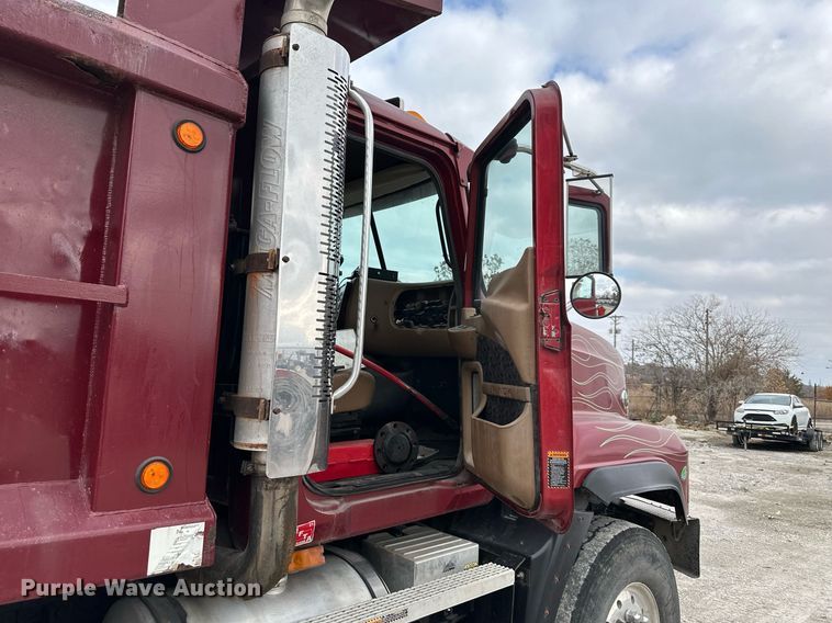 image for item DW2919 2005 Mack CL  dump truck