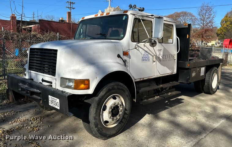image for item DW2932 2000 International 4900  Crew Cab flatbed truck