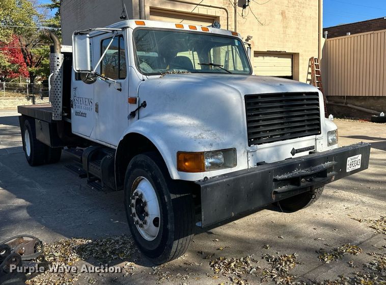 image for item DW2932 2000 International 4900  Crew Cab flatbed truck