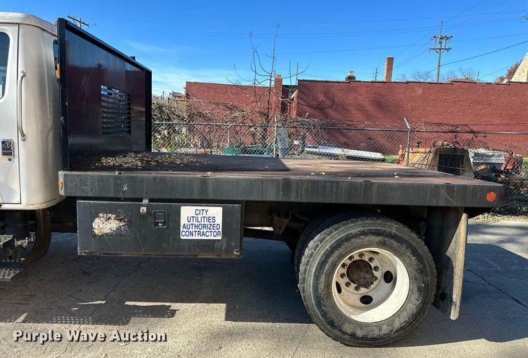 image for item DW2932 2000 International 4900  Crew Cab flatbed truck