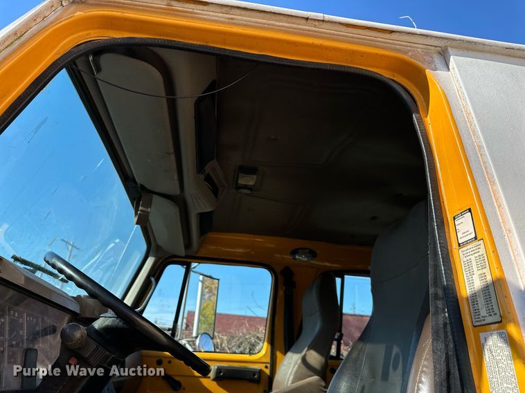 image for item DW2932 2000 International 4900  Crew Cab flatbed truck