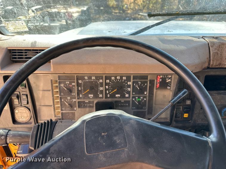 image for item DW2932 2000 International 4900  Crew Cab flatbed truck